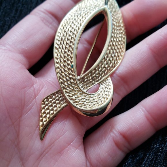 Gold Tone Abstract Swirl Pin Brooch - Picture 7 of 7